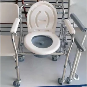 Alquiler de silla sanitaria plegable en acero con ruedas en Bogotá - Vida en Movimiento - Comodidad y diseño práctico para el cuidado personal.